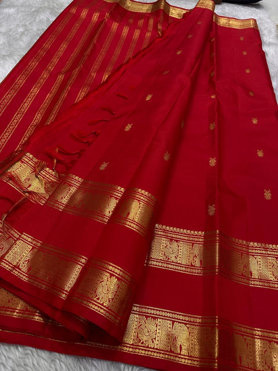 Drenched in the richness of crimson , woven with pride - Gandaberunda motifs all over body rettapettu border with vanasringaram motifs