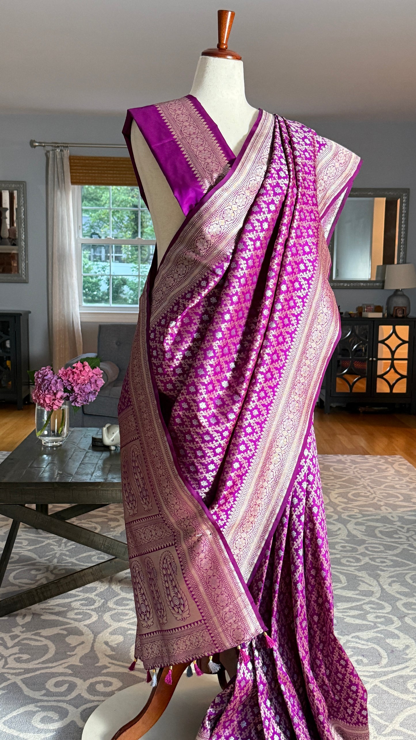 Luxurious deep purple silk Katan Banarasi, exquisitely soft and lightweight.
All-over jaal work in stunning sona roopa (gold & silver)for timeless elegance.
Handwoven Raw Mango–style by certified Banarasi weaver family from Azamgarh.
Ready to ship from NJ