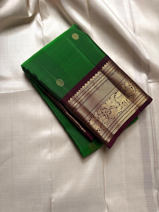 Harita Butta Brown – Pure Silk Kanchipuram
Harita-green body with gold buttas & aubergine-brown zari border
Silk Mark Certified • Free USA Shipping • Ships in Two Weeks