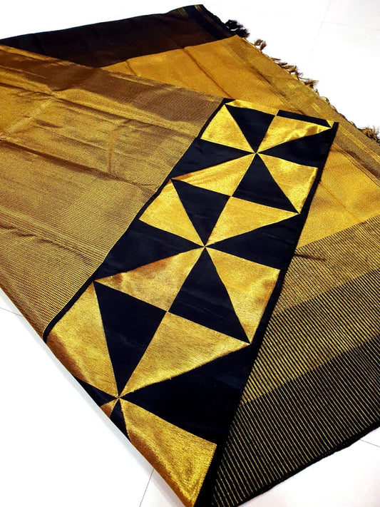 Ettukol Swarna — Contemporary Pure Silk Kanchipuram Saree
Black & Gold Zari Geometry with Ettukol Triangular Motifs ✨
Silk Mark Certified • Fall & Pico Done • Free USA Shipping • Ships in Two Weeks ✅