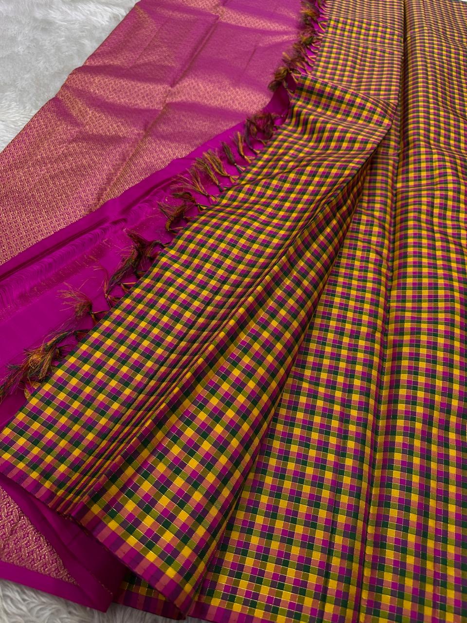 Mutyam – Handwoven Borderless Kanchipuram Pure Silk Saree with Traditional Paalum Pazhamum Baby Checks or kasa kasa kattamDual Contrast Green & Pink Selvedges, and a Subtle Zari Woven Pallu