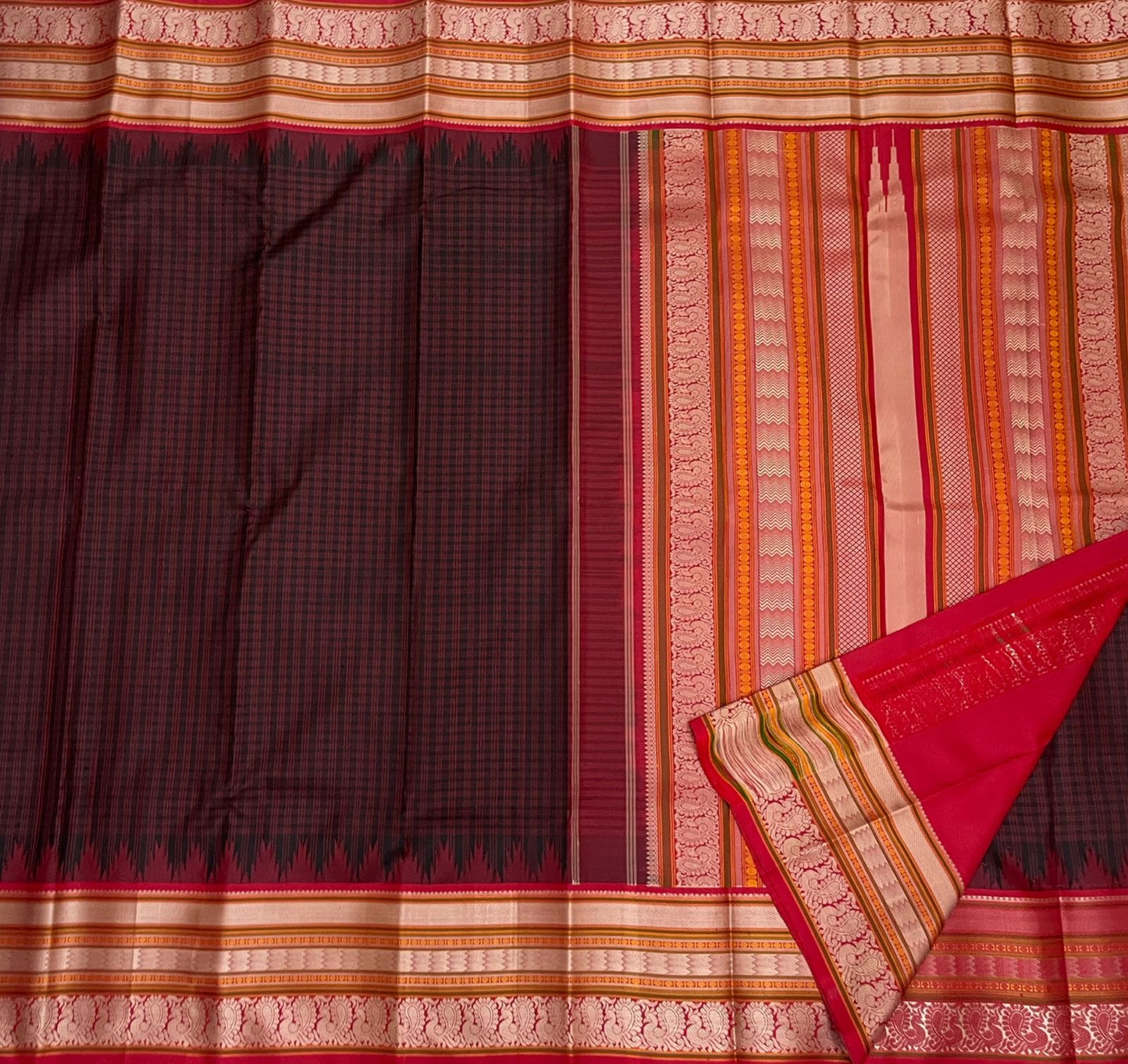 ✨ Pavazham — Pure Silk Kanchipuram Saree ✨
Silk Red Varisaipet in Coral, Crimson & Maroon with zari brocade panels 💫
Silk Mark Certified ✅ | Fall & Pico Done ✅ | Blouse Stitching ($30) ✅ | Ships in 1 Week | Free USA Shipping 🇺🇸