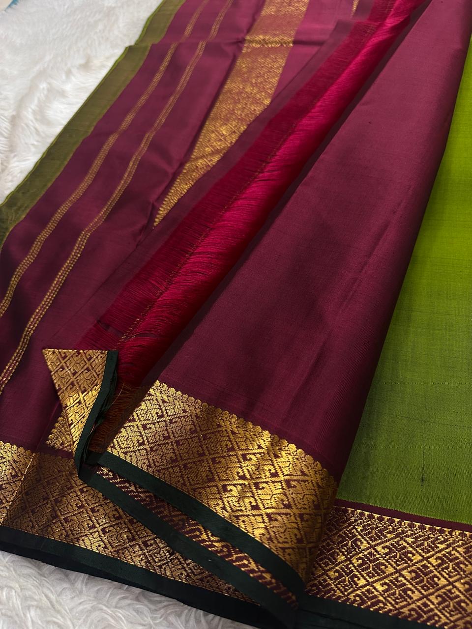 Varnam – Leaf Green Pure Kanchipuram Silk Saree with Gold Zari Buttas, Trellis Design Arakku Border, and Contrast Maroon Zari Pallu
