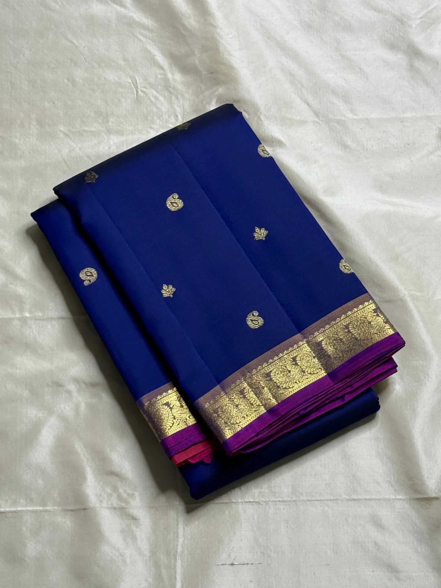 Devasri – Exquisite MS Royal Blue Silk Saree with Alternating Woven Zari Paisley & Floral Buttas, Petite Mauve-Purple Magenta Arai Maadam Border, and Breathtaking Golden Mustard Seer Pallu with Peacock Motifs