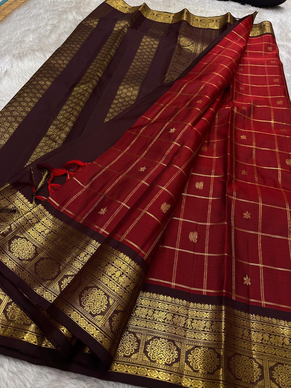 Arakku maroon Zari kattam pure silk Kanchipuram with Zari motifs and varisaipet border and ornate palla