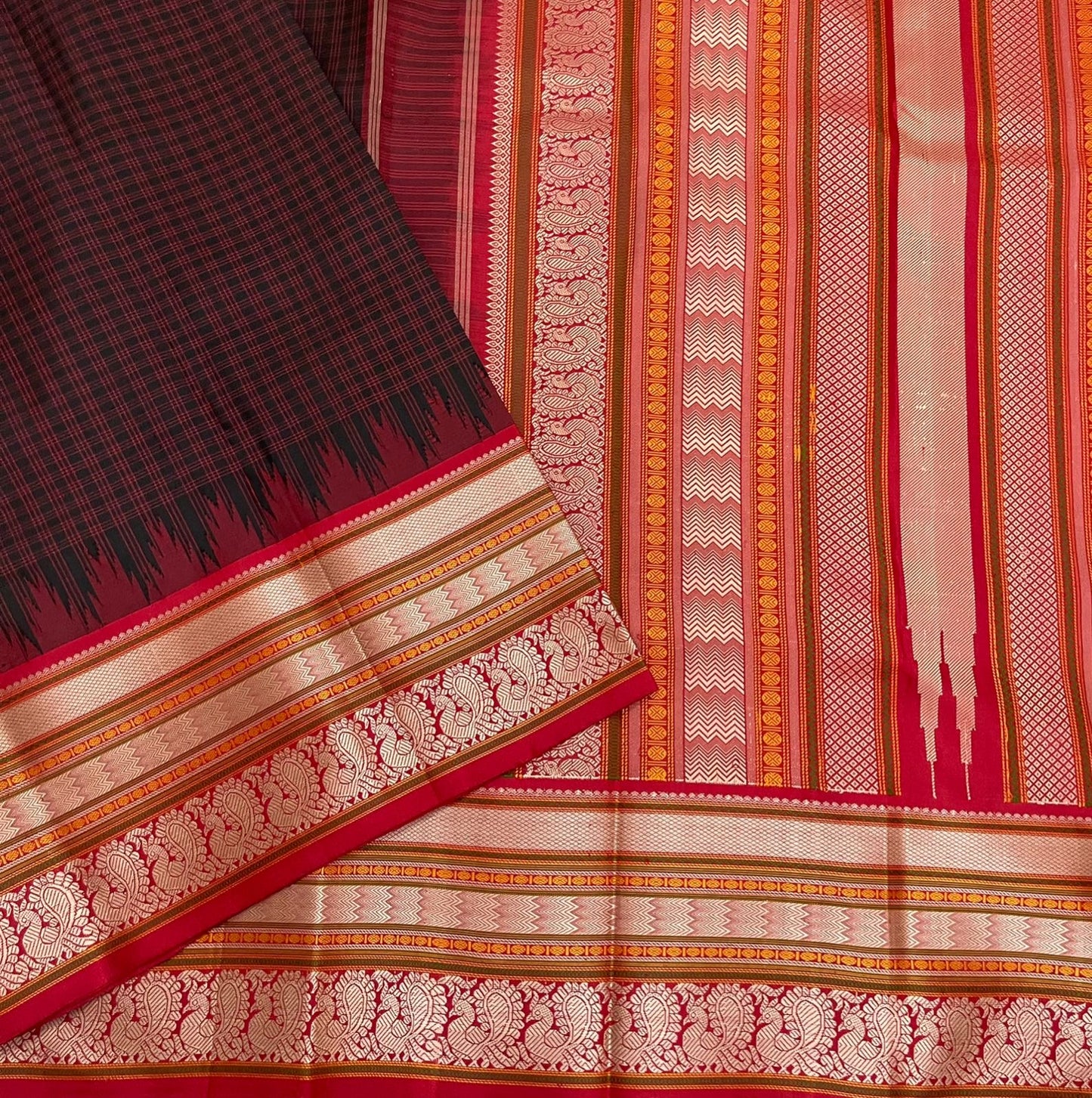 ✨ Pavazham — Pure Silk Kanchipuram Saree ✨
Silk Red Varisaipet in Coral, Crimson & Maroon with zari brocade panels 💫
Silk Mark Certified ✅ | Fall & Pico Done ✅ | Blouse Stitching ($30) ✅ | Ships in 1 Week | Free USA Shipping 🇺🇸