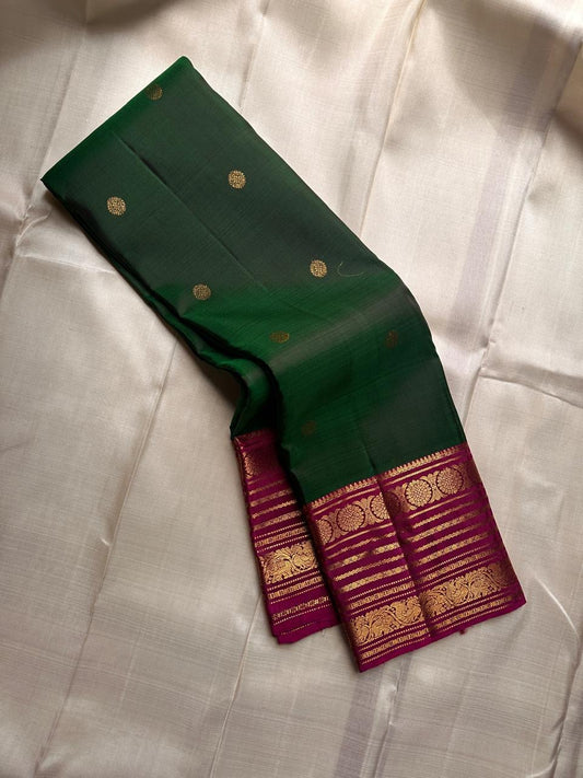 Kanoonjal Green — Pure Silk Kanchipuram Saree
Radiant bottle-green body with zari round buttas 🌿
Contrast rani-magenta korvai borders with floral & peacock motifs ✨
Opulent rani-magenta pallu in brocade checks & vines 🪔
Silk Mark Certified • Free Shippi