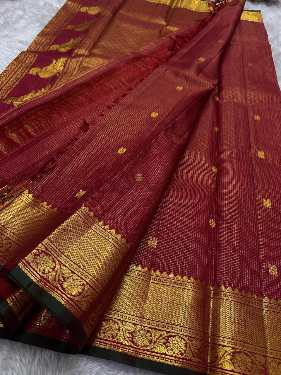 Mihira – Kalyana Arraku Kanchipuram Pure Silk Saree with Zari Kattam, Mayil & Kamalam Buttas, Floral Arai Madam Border, and Adai-Woven Parrot Pallu