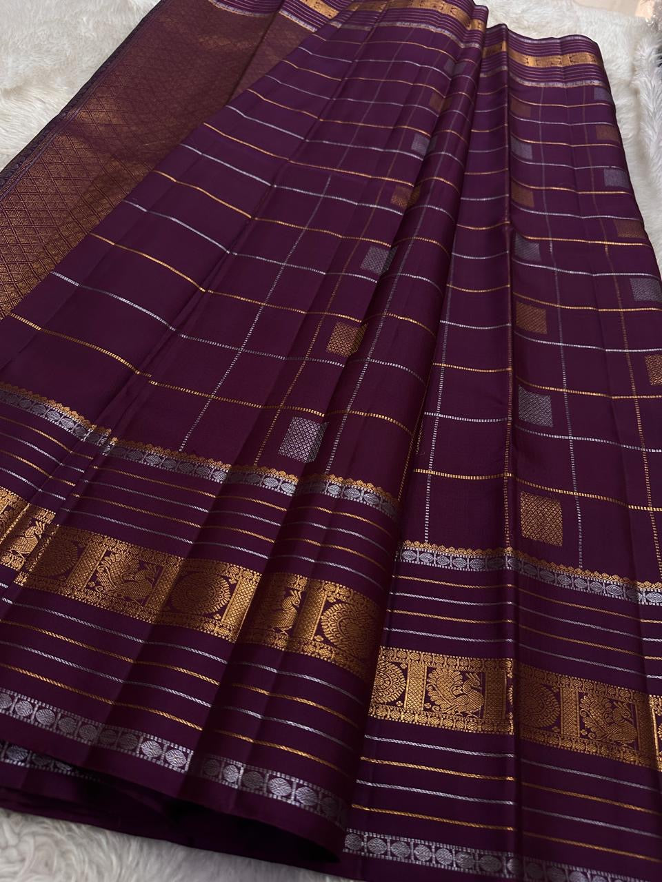 Pankajam 🌺 — a brown-purple jamun Kanchipuram silk saree woven with silver & gold zari kattam, delicate kolam motifs, and a deep magenta-purple selvedge. The Sona Roopa pallu shimmers with ornate grids and intricate motif