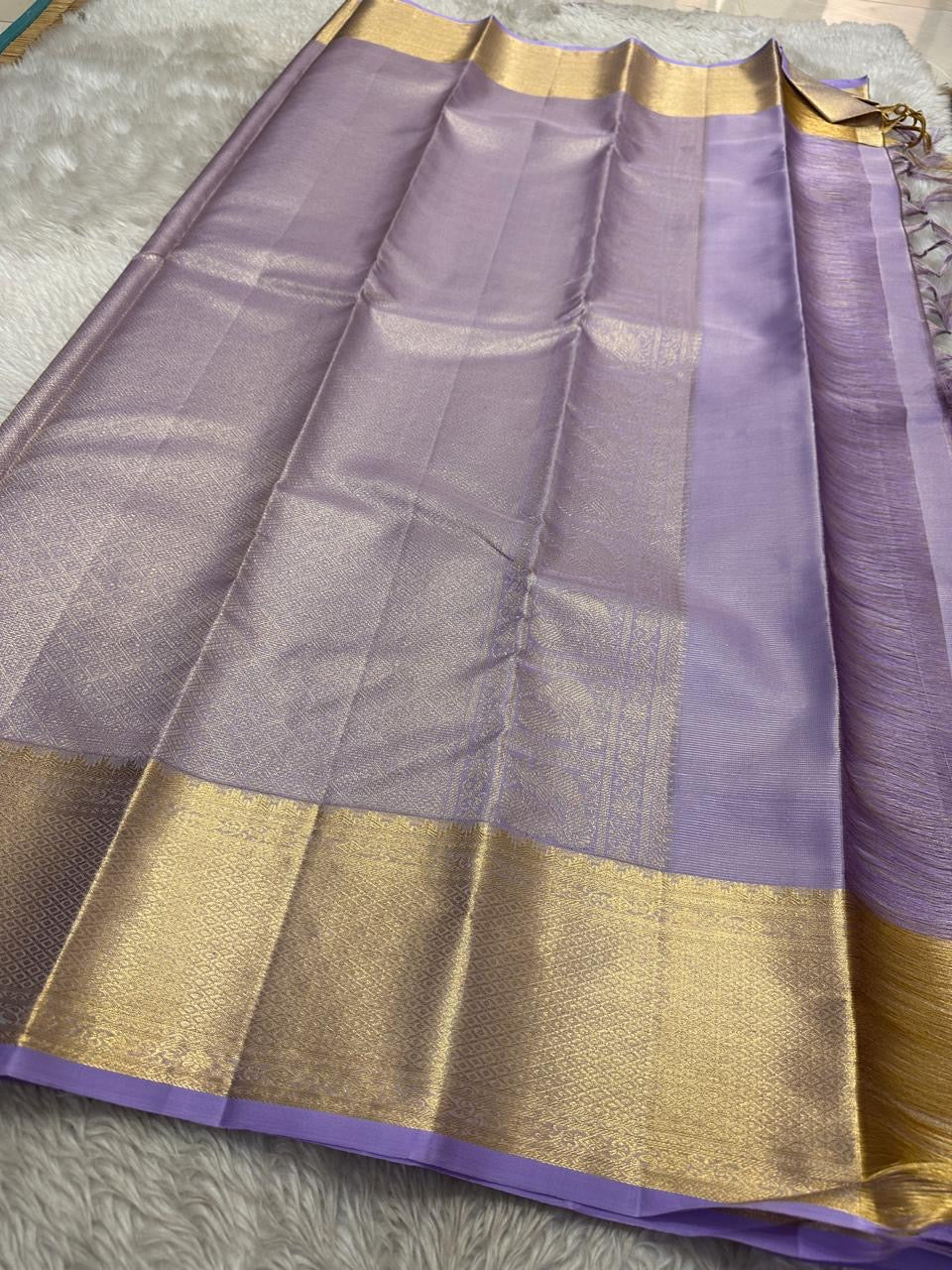 ✨ Lilac Vairaoosi — Pure Silk Kanchipuram Saree ✨
Pastel lilac body with vairaoosi pin-stripes and self-zari buttas, finished with antique-gold brocade borders and matching pallu.
Silk Mark Certified ✅ • Free Shipping within USA 🇺🇸 • Ships in 1 Week ✅