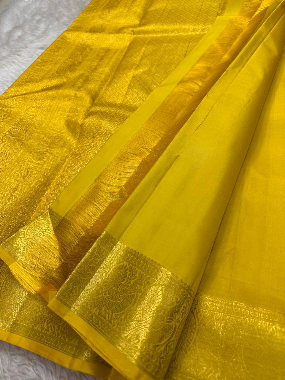 ✨ Maragatha Manjal — Pure Silk Kanchipuram Saree ✨
Radiant turmeric–marigold yellow with gold zari coin & floral buttas, peacock–paisley border & grand brocade pallu.
Silk Mark Certified • Free USA Shipping • Ships in 2 Weeks • Blouse Stitching $30 ✅