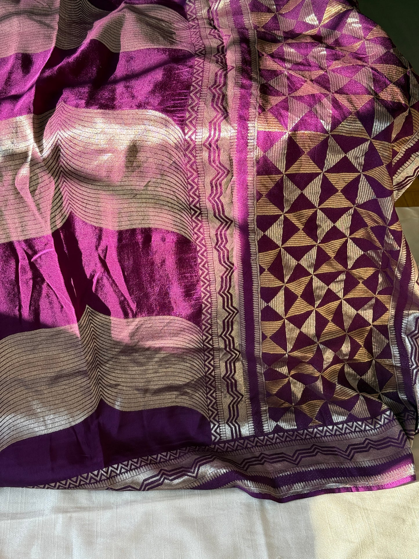 Purple Semi-Georgette Banarasi Saree 💜
Gold Zari Floral Jaal & Striped Weave ✨
Broad Contrast Border with Rich Detailing 💫
Lightweight, Festive & Elegant Draping 🌸
Silk Mark Certified | Ships in 2 Weeks | Free USA Shipping ✅