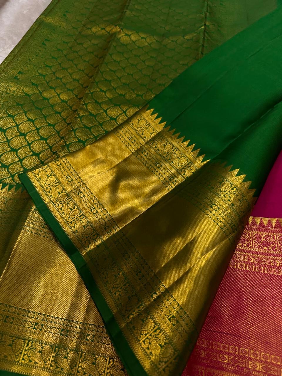 Divya Pushpam — Pure Silk Kanchipuram Saree
Rani-pink body with gold floral buttas & kattam weave ✨
Grand zari borders with lotus vines & medallions 💫
Rich brocade pallu with temple roundels & green selvedge 🌿
Silk Mark Certified ✅ • Free USA Shipping