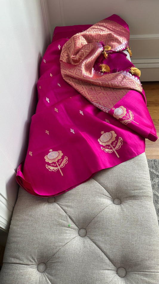 Raw mango Pink Kadhwa — Pure Silk Banarasi Saree
Handwoven in Azamgarh using the intricate Kadhwa weave, featuring fine zari motifs & a full zari-striped blouse.
Custom Color Option Available • Authentic Banarasi • Free USA Shipping • Ships in 15–20 Days