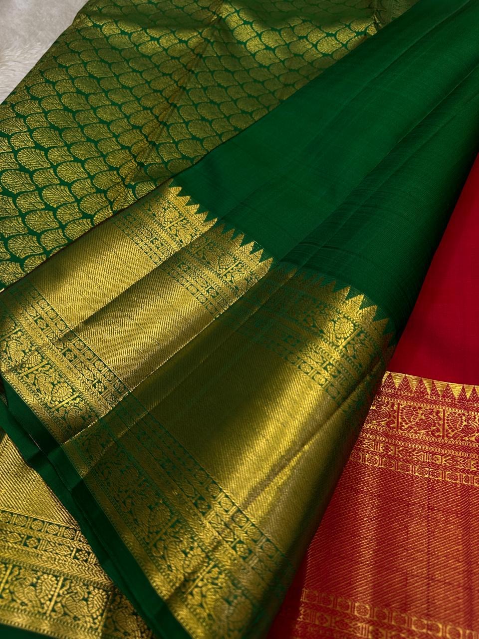 Srinagar Red Mayil Kamalam — Pure Silk Kanchipuram Saree
Temple-red body with gold mayil kamalam buttas ✨
Emerald-green korvai borders & grand gold pallu 💫
Silk Mark Certified ✅ • Free USA Shipping 🚚 • Ships in 2 Weeks