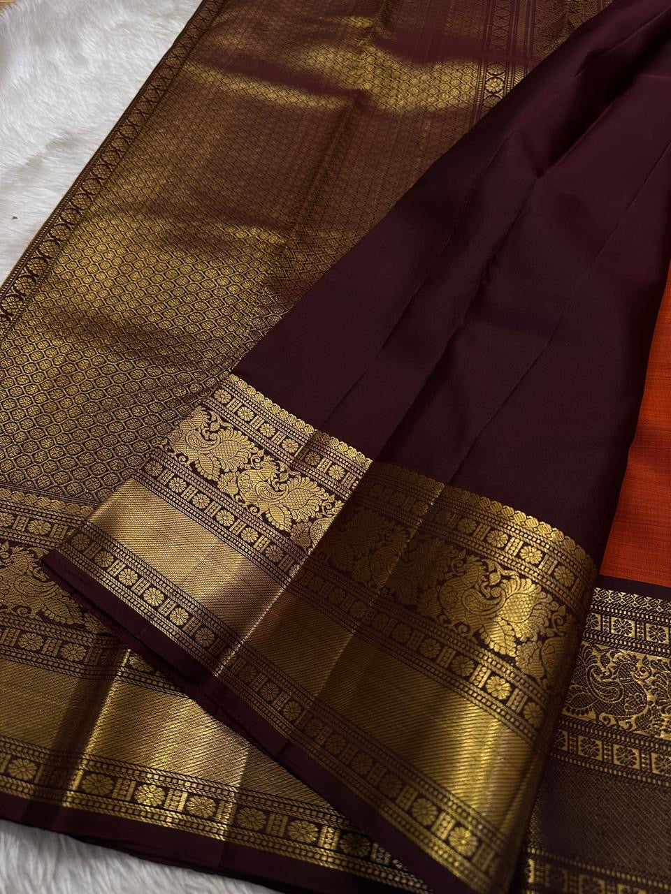 Rust Annam Butta — Kanchipuram Pure Silk
Rust-orange (semman/rust) body with zari chakram buttas
Deep maroon korvai borders with annam (swan) vine motifs
Lavish maroon-gold zari pallu with temple serrations
Silk Mark Certified | Free Shipping
