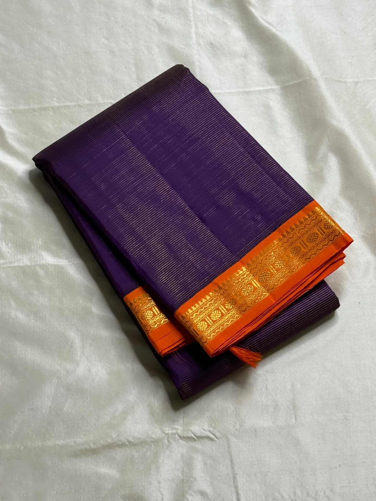 Amara Vairaoosi – Kanchipuram Pure Silk Saree ✨
Purple Vairaoosi Body with Fine zari Pinstripes
Striking Orange Korvai Zari Border
Molten Orange Grand Zari Pallu
Silk Mark Certified, delivery in 2 weeks