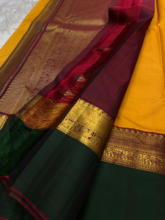 ✨ Deepa Layam — Pure Silk Kanchipuram Saree (Korvai)
Manjal-marigold body with gold paisley buttas & emerald korvai borders
Silk Mark Certified ✅ • Ships in Two Weeks • Free Shipping within USA 🇺🇸
