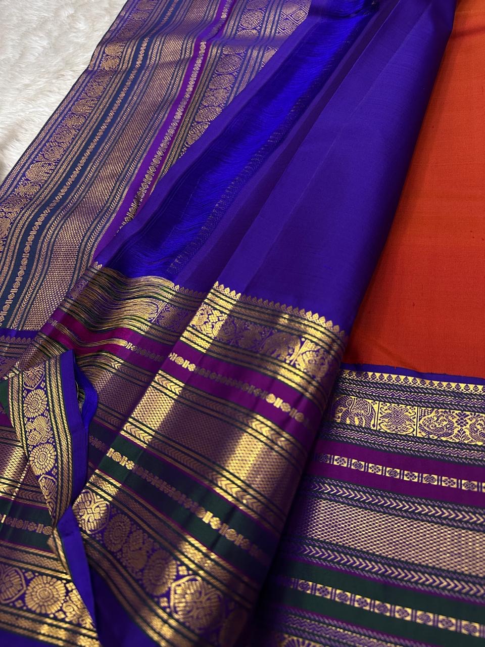 Ruby Grape Purple — Pure Silk Kanchipuram Saree
Kumkum-Red Body with Gold Buttas & Royal-Purple Elephant Zari Border ✨
Silk Mark Certified • Free USA Shipping • Ships in 2 weeks