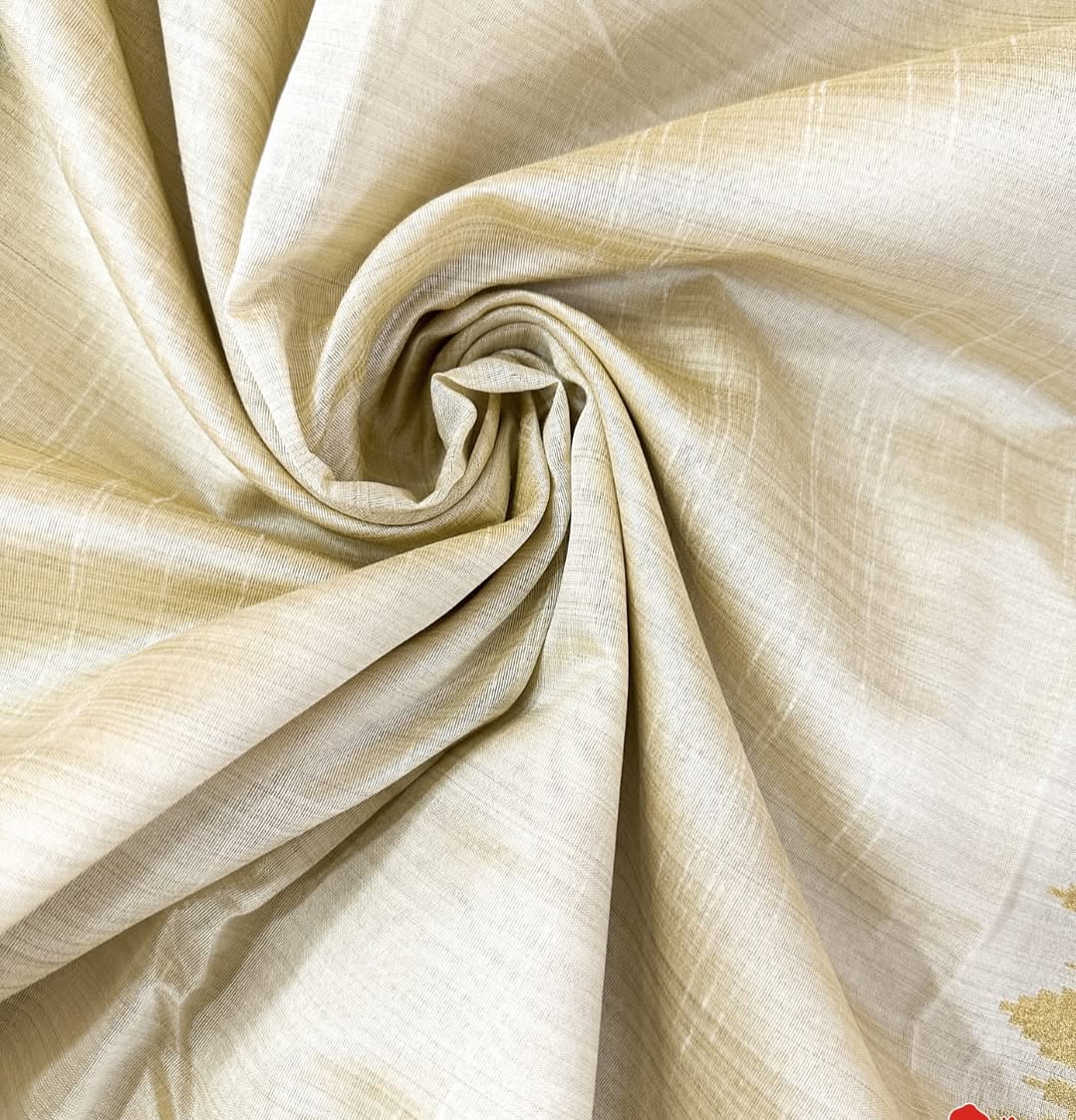 Minimal yet majestic, this ivory-beige silk saree is a celebration of simplicity and sophistication. The body is plain and luminous, texture of the silk shines through. golden zari border with a sharp, zigzag temple-inspired pattern - perfect for Onam