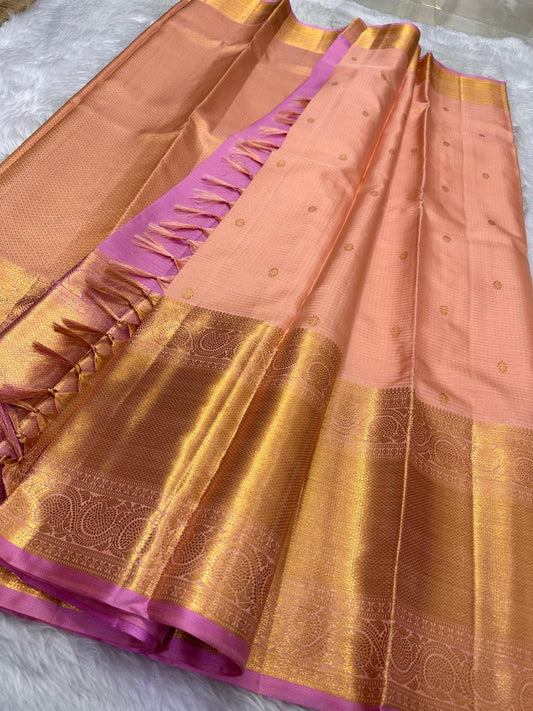 Peach Rose – Pure Korvai Kanchipuram Silk Saree
Peach body with gold coin buttas & pure 4G zari korvai border
Contrast rose pink pallu with grand pure zari weaving
Silk Mark Certified | Fall & Pico Done | Blouse Stitching Available ($30)
Free Shipping