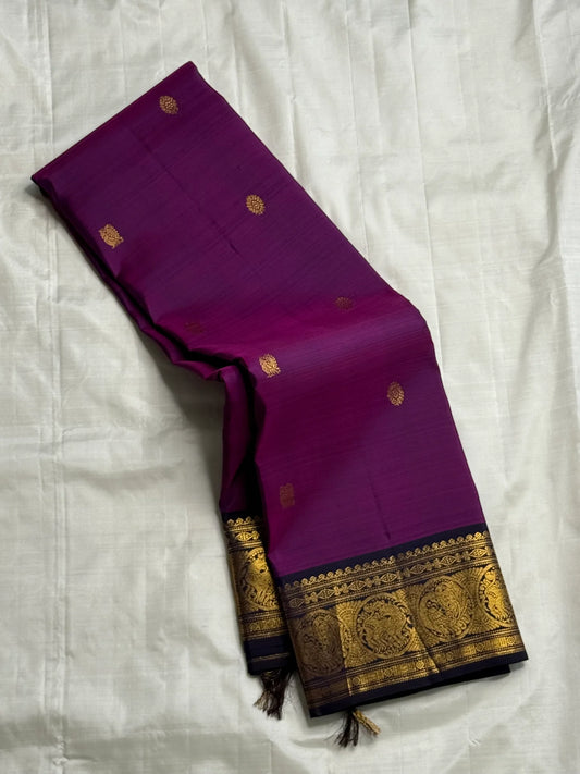 Vadamalli Svarnam • Pure Silk Kanchipuram Saree
Royal purple body with gold lion borders & brocade pallu
Silk Mark Certified • Free USA Shipping • Ships in Two Weeks ✅