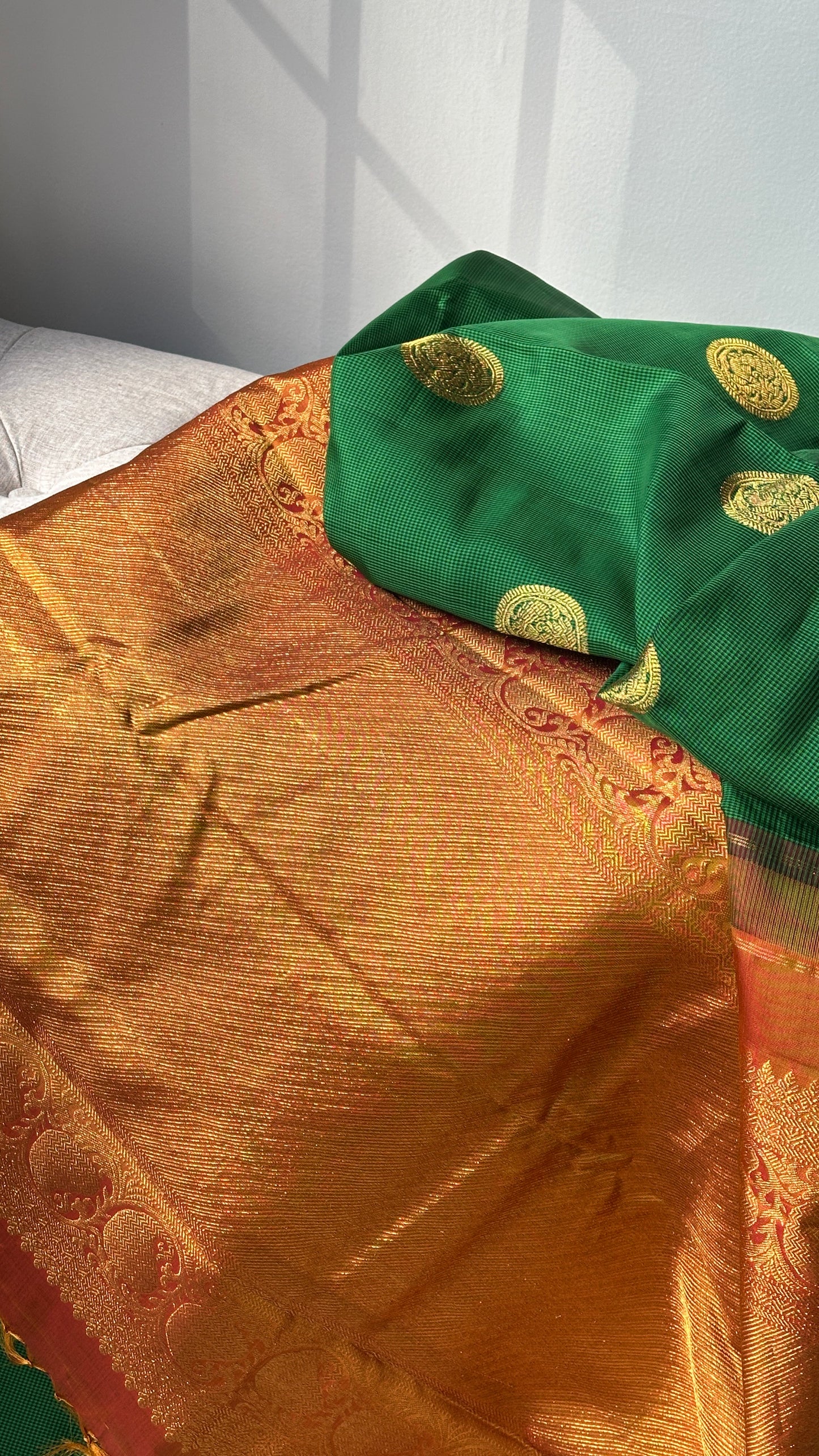 Tulasi – Forest Green Pure Kanchipuram Silk Saree with Micro Checks Podi Kattam & Contrast Rust Ornate Pallu (Silk Mark Certified, Handloom)