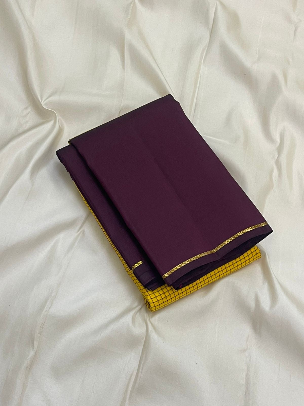 ✨ Amara Manjal — Pure Silk Kanchipuram Saree ✨
Mustard micro-kattam body paired with deep plum-wine borders and gold rope-zari pallu detailing.
Silk Mark Certified • Free USA Shipping • Ships in Two Weeks • Blouse Stitching Available ($30) ✅