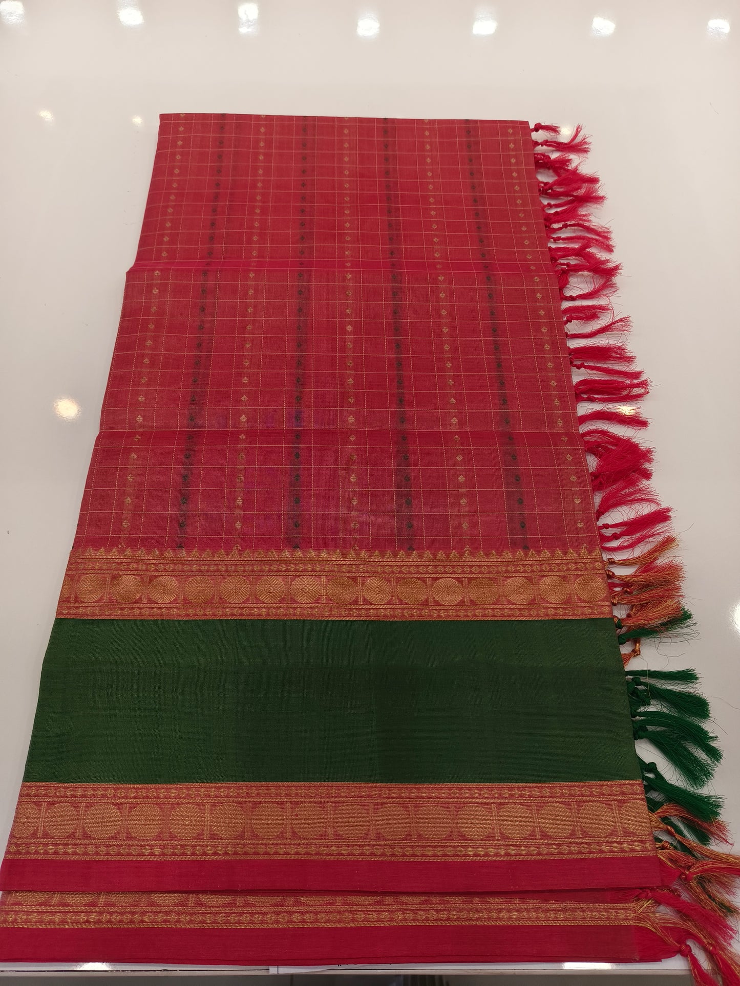 Silk-Cotton Dupatta — The Versatile Voni
Wear as a dupatta over Kurtis or as a graceful Half Saree langa bono
Handwoven | Lightweight | Elegant for Festive Styling