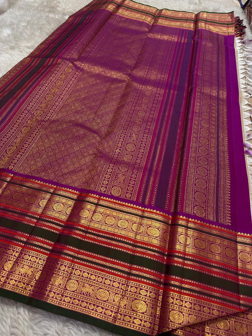 Mridula — Soft Biscuit Brown Kanchipuram Silk Saree
Biscuit-gold body with coin buttas, rani-green rettai pettu border & royal-purple brocade pallu
Silk Mark Certified ✅ • Ships in 1 Week • Free USA Shipping 🇺🇸blouse stitching available