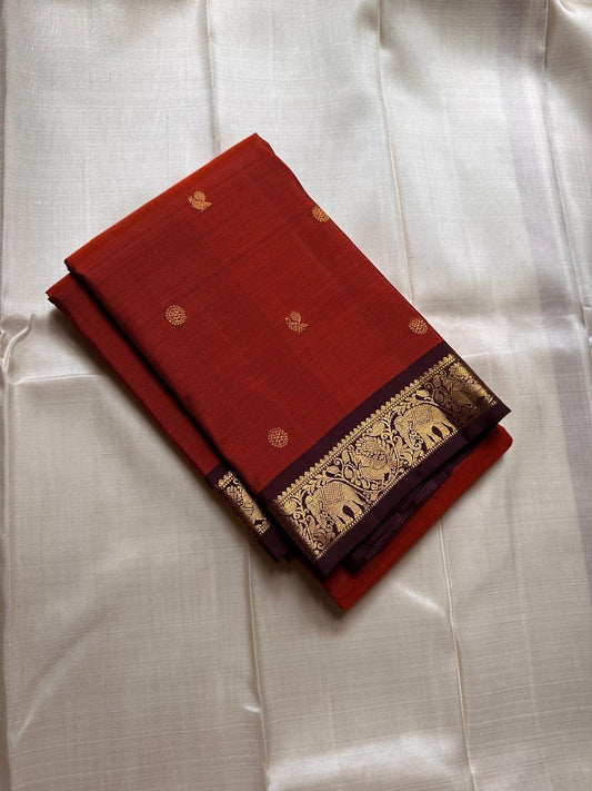 Rust Orange Kili — Pure Silk Kanchipuram Saree
Rust-orange body with gold zari kili (parrot) motifs ✨
Deep coffee-brown korvai borders & grand brocade pallu
Silk Mark Certified • Ships in Two Weeks • Free Shipping within USA
