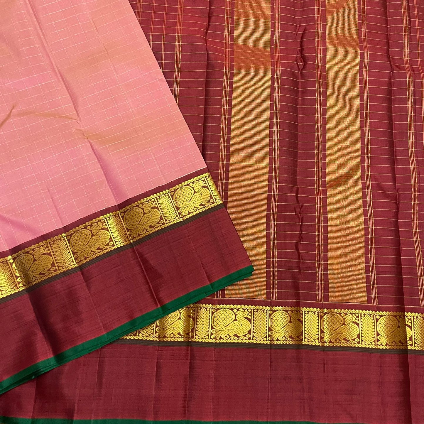 Arakku Rose — Pure Silk Kanchipuram Saree
Dusty-Rose Kattam Body • Arakku-Maroon Korvai Border • Antique-Gold Yali Zari • Grand Maroon Pallu
Matching Arakku Blouse • Silk Mark Certified • Free USA Shipping • ships in two weeks