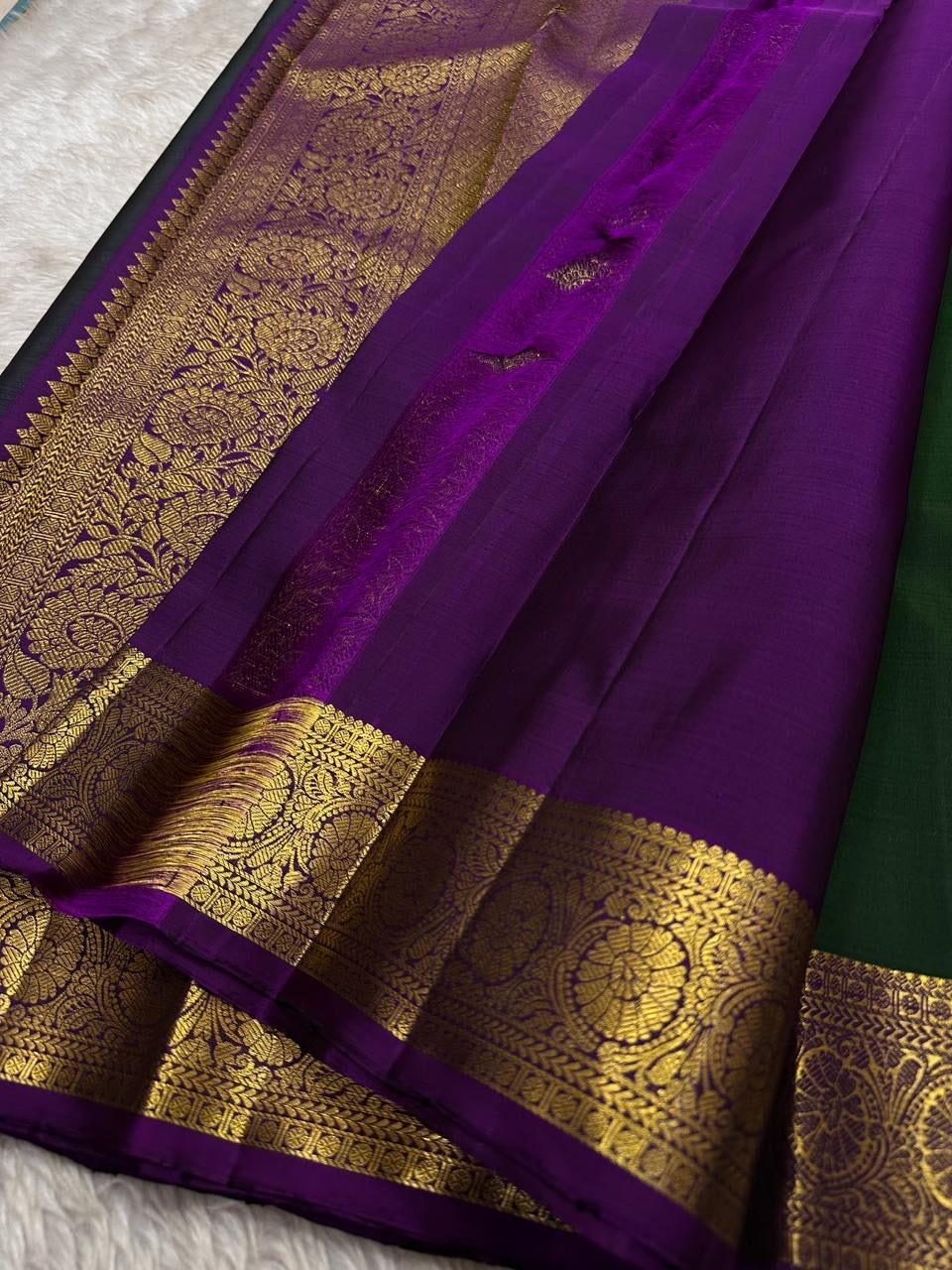 Marakatha Valli ✨ – Pure Kanchipuram Silk Saree
Emerald Green Body with Fine Zari Buttas
Royal Purple Korvai Border with Gold Zari Motifs
Majestic Purple Pallu with Rich Gold Zari Brocade
Silk Mark Certified | Fall & Pico Done | Blouse Stitching ($30) |