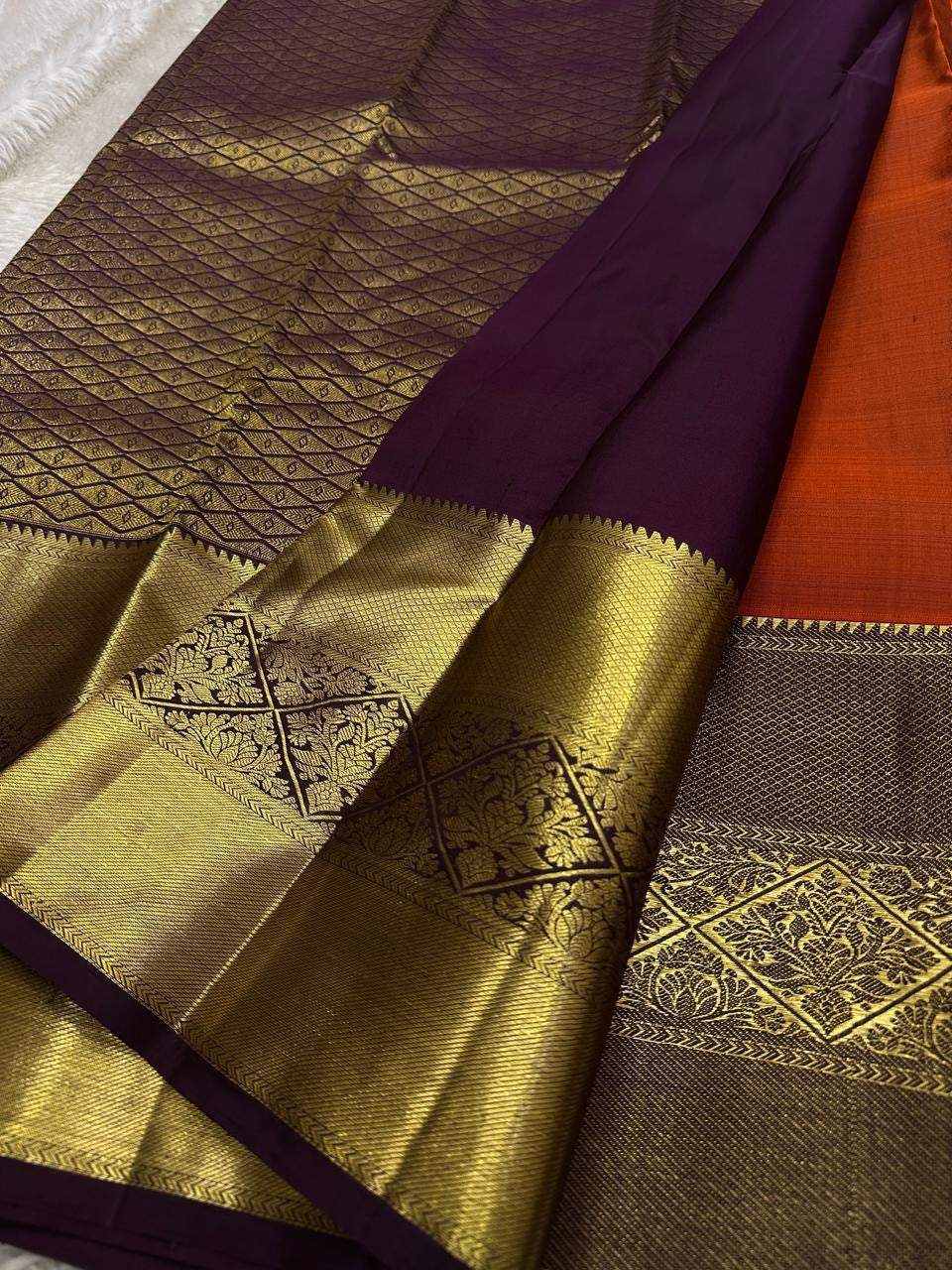 Rust Orange Malli Arangam β Pure Silk Kanchipuram β¨πͺ
Jasmine (Malli) Zari Motifs on Body β Subtle & Elegant β¨
Antique-Gold Diamond Jaal Borders & Vadamalli Pallu π
Silk Mark Certified β
 | Fall & Pico Done β
Free Shipping within USA π | 2  weeks