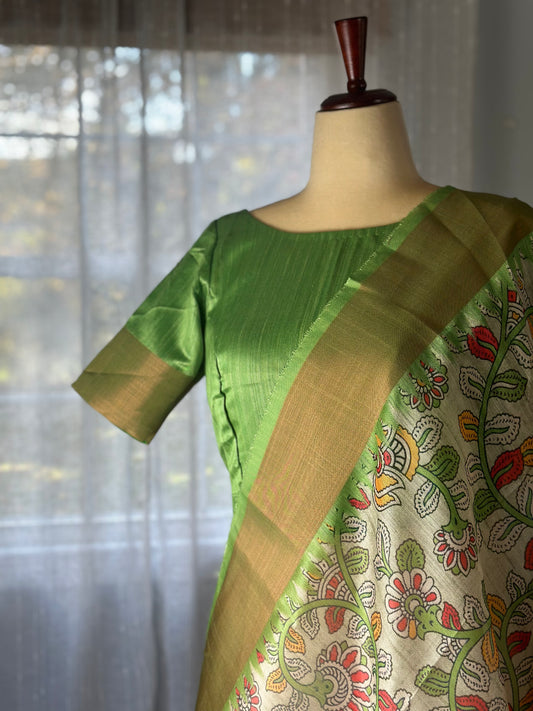 🍏 Apple Green Kalamkari print — Soft Tussar Silk Saree Set ✨
Handcrafted Kalamkari art on soft tussar with matching blouse (40–43) 🌿
Now $69 (was $99) | Fall & Pico Done | Ships from New Jersey | $5 USA Shipping 🇺🇸