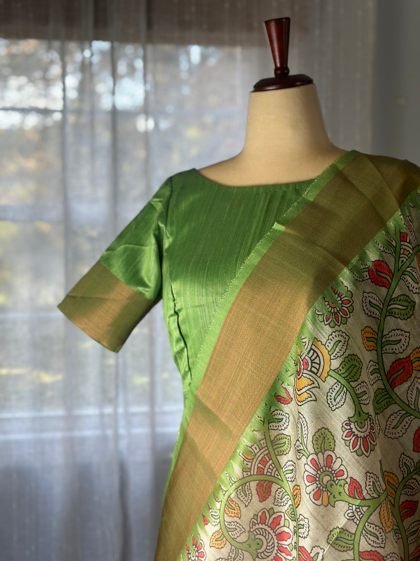π Apple Green Kalamkari print β Soft Tussar Silk Saree Set β¨
Handcrafted Kalamkari art on soft tussar with matching blouse (40β43) πΏ
Now $69 (was $99) | Fall & Pico Done | Ships from New Jersey | $5 USA Shipping πΊπΈ