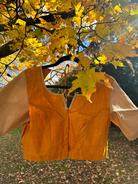 ✨ Golden Yellow & Cream Brocade Blouse ✨
Elegant brocade with ornamental buttas & soft cotton lining 🤍
Now $20 (was $59) | Size 40–43 only | Ships in 1 week | USA Shipping $5 ✅