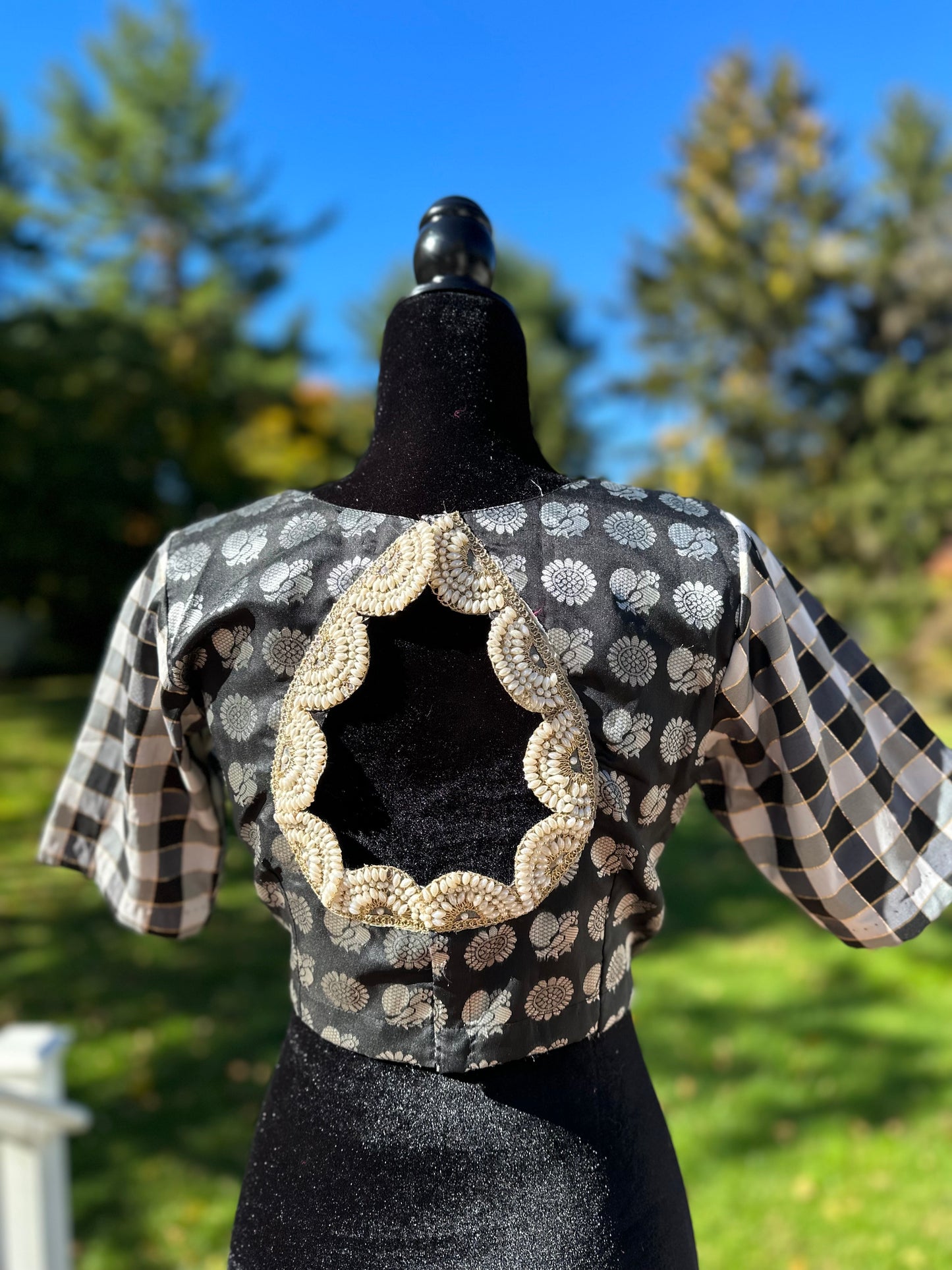 ✨ Black & White Silk Statement Blouse ✨
Finest black & white silk with taffeta checkered sleeves and pearl lace embroidery 🤍
Diwali Price Drop: $59 → $20 | Size 42–43 only | ready to ship | USA Shipping $5 ✅