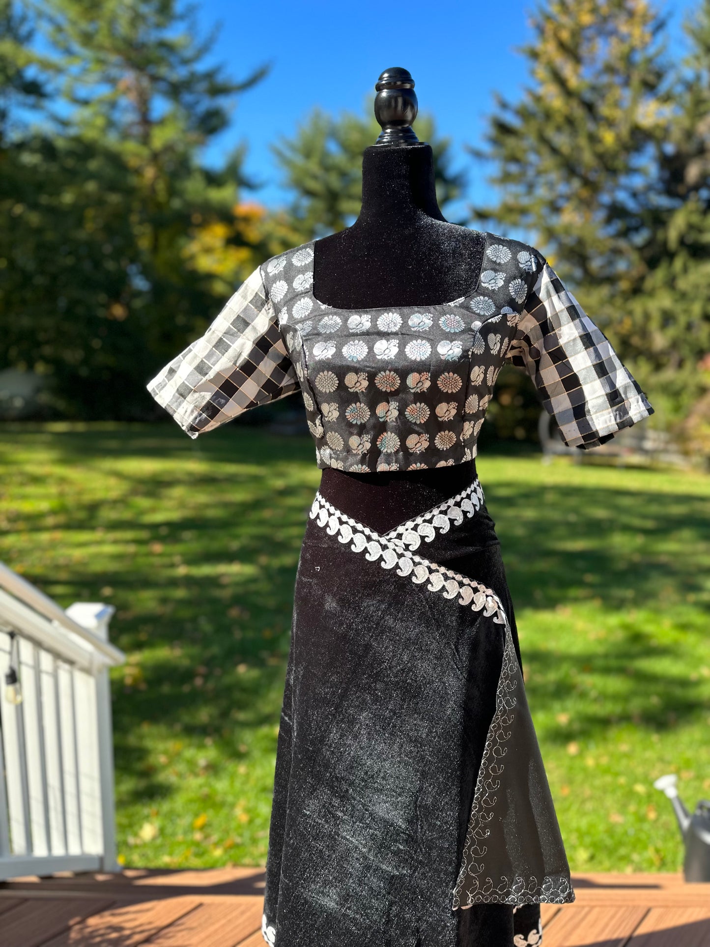 ✨ Black & White Silk Statement Blouse ✨
Finest black & white silk with taffeta checkered sleeves and pearl lace embroidery 🤍
Diwali Price Drop: $59 → $20 | Size 42–43 only | ready to ship | USA Shipping $5 ✅