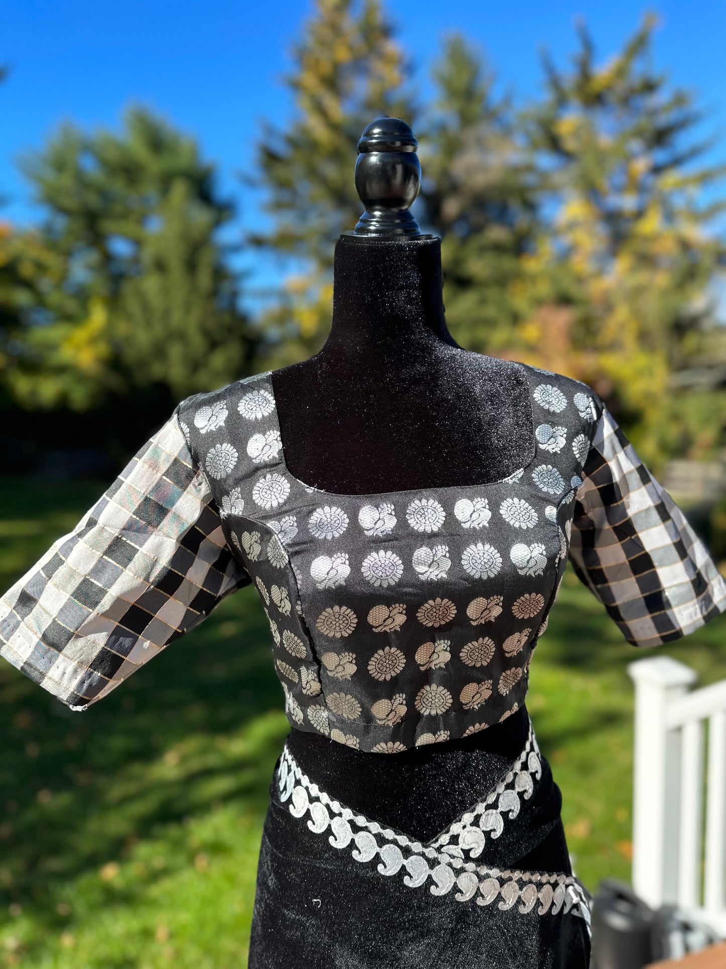 ✨ Black & White Silk Statement Blouse ✨
Finest black & white silk with taffeta checkered sleeves and pearl lace embroidery 🤍
Diwali Price Drop: $59 → $20 | Size 42–43 only | ready to ship | USA Shipping $5 ✅