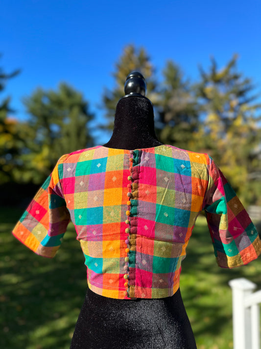 ✨ Madras Checks Cotton Blouse ✨
Vibrant Madras plaid with elegant back buttons & padded comfort 💛
Now $20 (was $59) | Size 36–39 only | Ready to Ship from NJ | USA Shipping $5 ✅