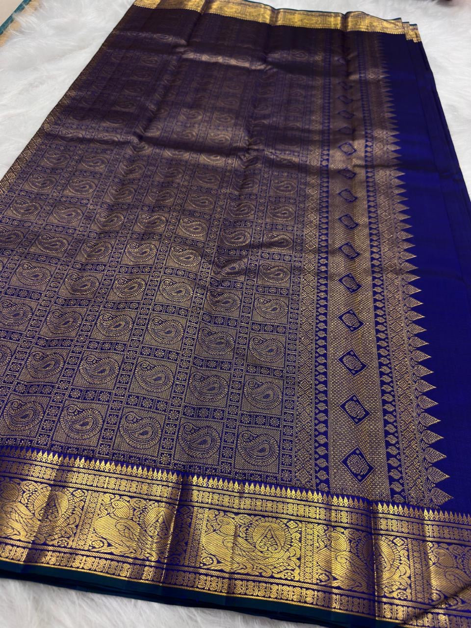 Royal Blue Handwoven Pure Silk Kanjivaram Saree with Mayil Chakram Butta