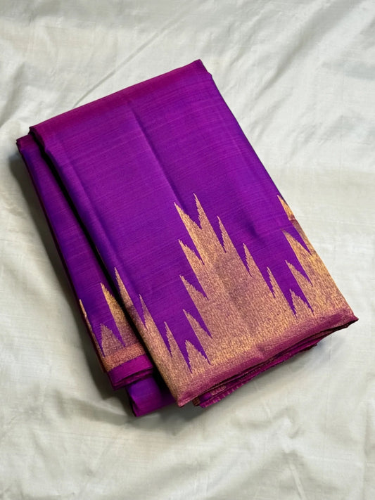 Close-up of ettukol antique copper zari border on amethyst purple Kanchipuram pure silk saree — Idam Living