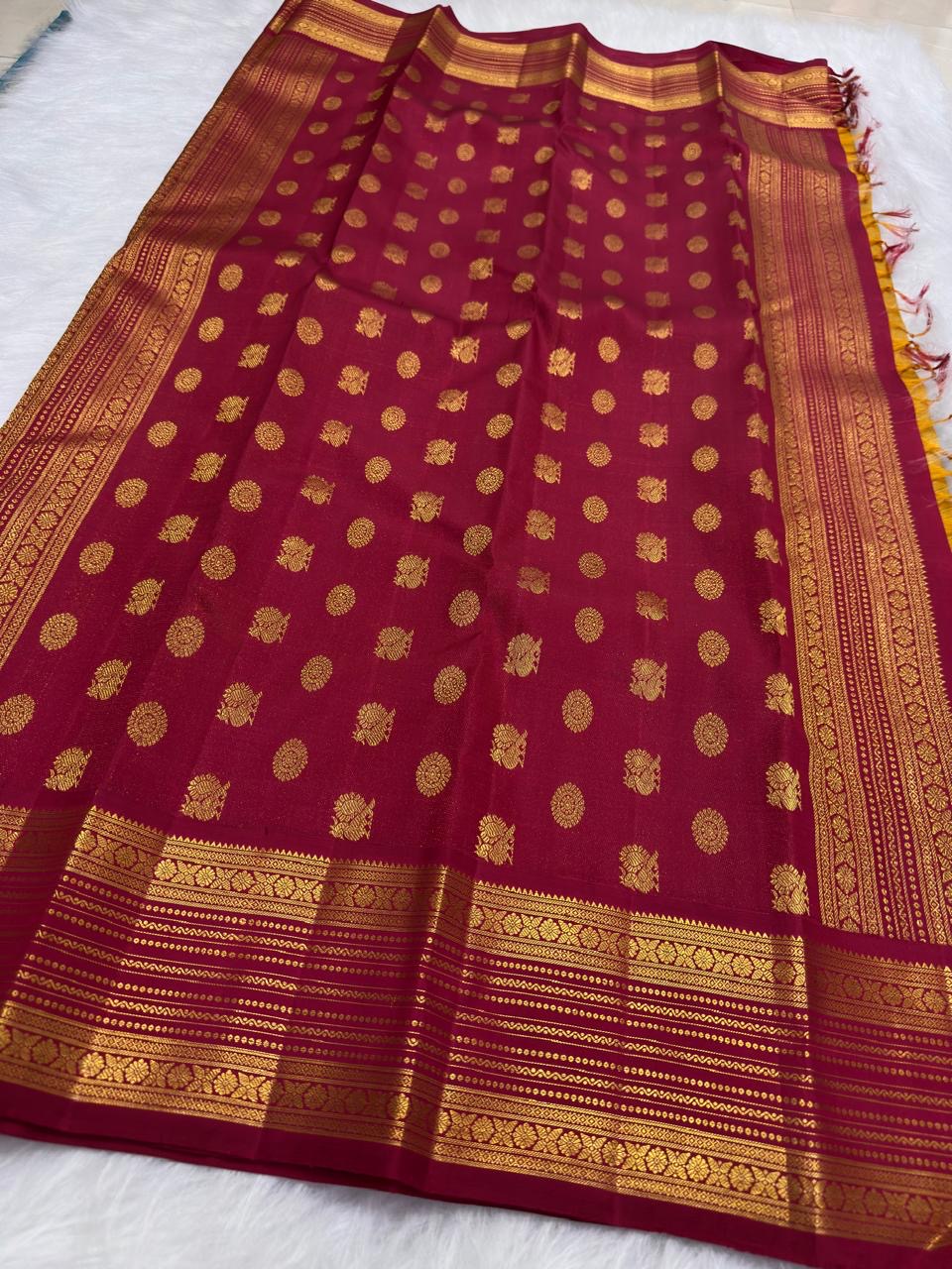 Korvai weave close-up on antique gold pure silk Kanjipuram saree