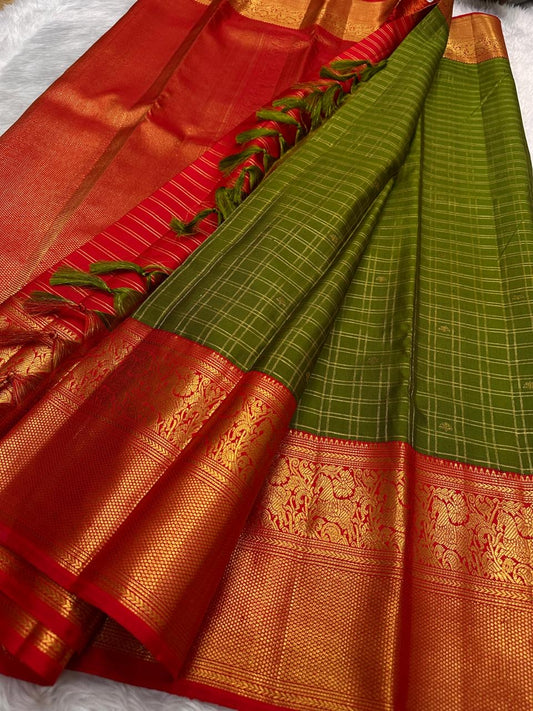 Arakku Red border with antique-gold-toned zari ornament.
