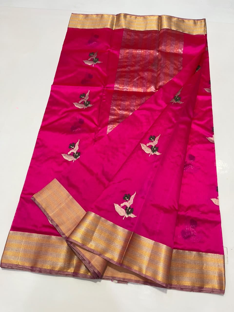 Antique-gold border of Vadamalli pink Chanderi saree
