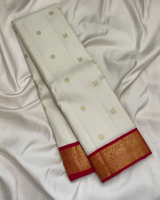 Classic Ivory Pure Silk Kanjivaram Vairaoosi Saree - Vairaoosi weave close-up