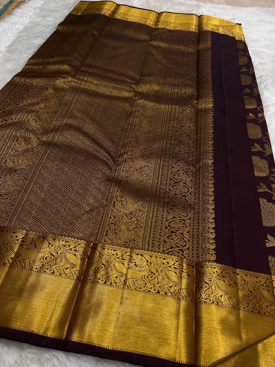 Coffee brown Kancheepuram Zari Kattam silk saree, close view of the floral jaal weave.