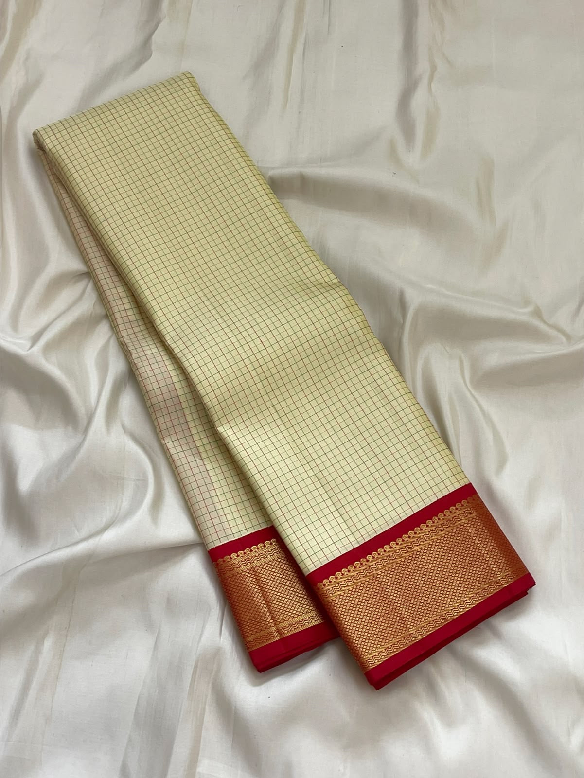 Red and gold pallu detail
