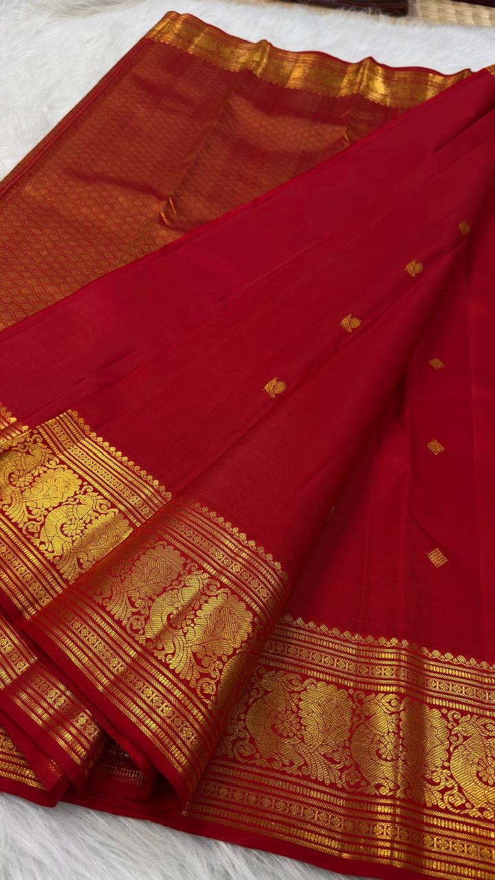 Deep Arakku Red Handwoven Pure Silk KanchiPattu Saree with Dark Korvai Zari Border